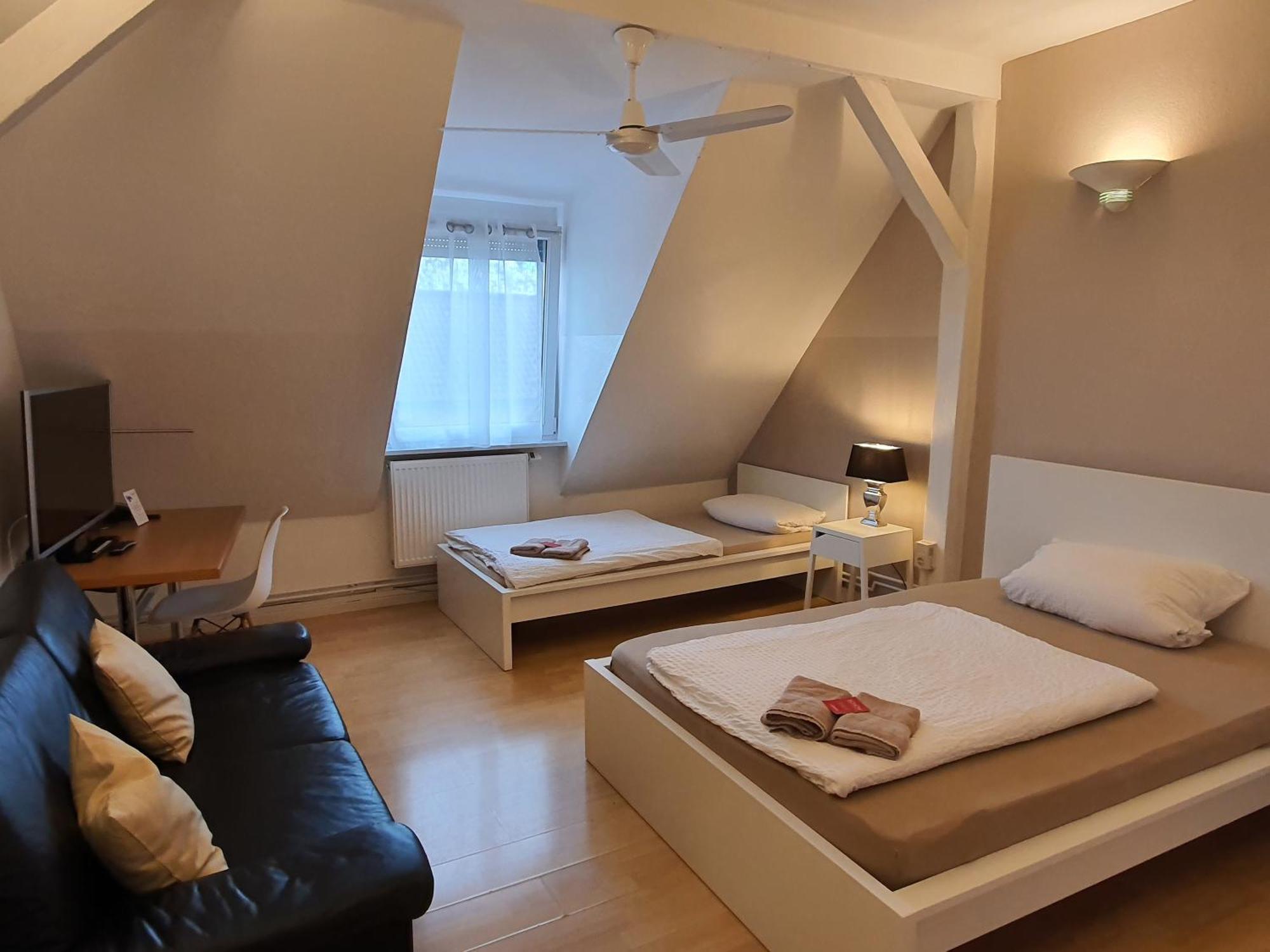 Colodging Mannheim - Private Rooms & Kitchen Exterior foto